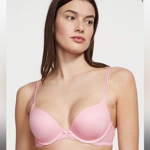 Victoria’s Secret: 32B Dream Angels Push-Up Bra
